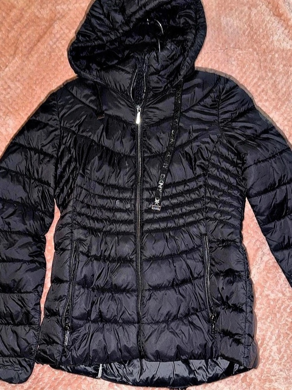 DKNY Packable Hooded Puffer Jacket in Black Medium